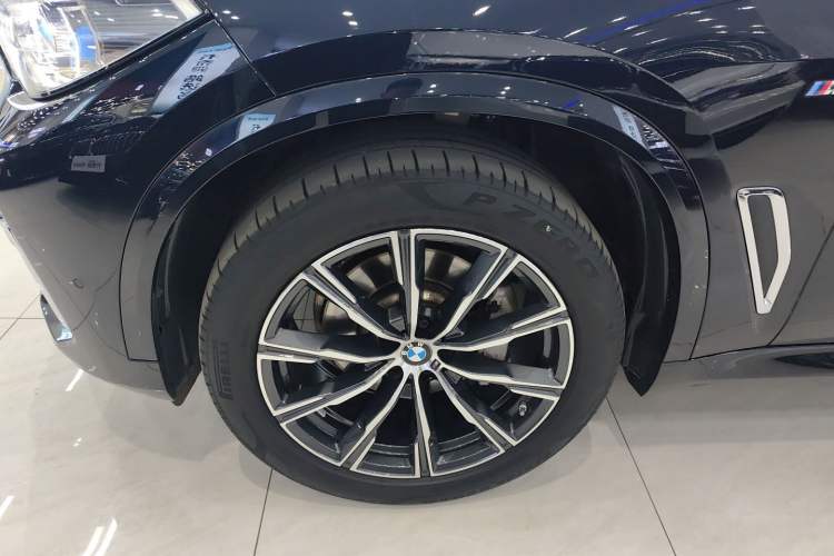 Used BMW X5 2022 Restyled xDrive 30Li Luxury Version M Sport Package Exterior 3