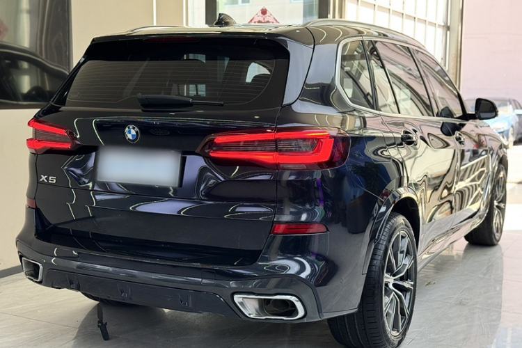 Used BMW X5 2022 Restyled xDrive 30Li Luxury Version M Sport Package Exterior 3