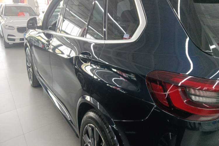 Used BMW X5 2022 xDrive 30Li M Sport Package Exterior 3