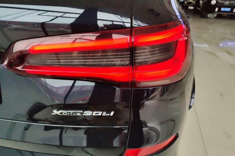 Used BMW X5 2022 Restyled xDrive 30Li Luxury Version M Sport Package Exterior 3