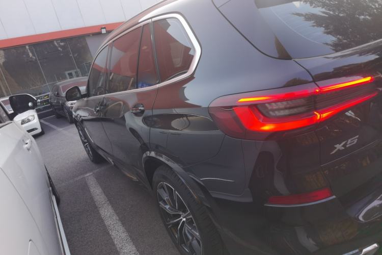 Used BMW X5 2022 xDrive 30Li Luxury M Sport Package Exterior 3