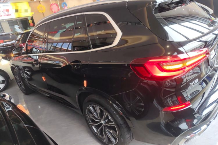Used BMW X5 2022 Restyled xDrive 30Li Luxury Version M Sport Package Exterior 3