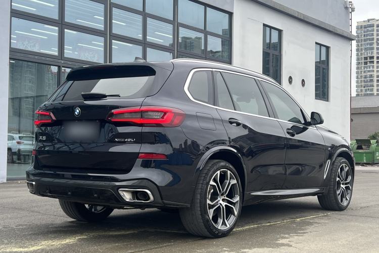 Used BMW X5 2022 Restyled xDrive 40Li Luxury Edition M Sport Package Exterior 3
