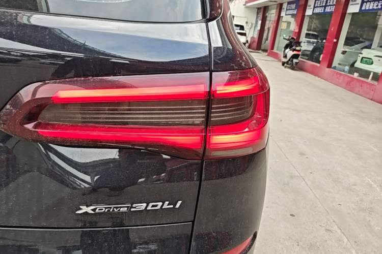 Used BMW X5 2022 xDrive 30Li Luxury M Sport Package Exterior 3