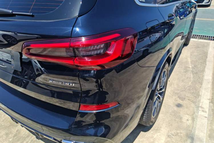 Used BMW X5 2022 xDrive30i M Sport Package Exterior 3