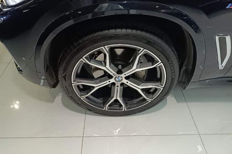 Used BMW X5 2022 xDrive 40Li M Sport Package Exterior 4