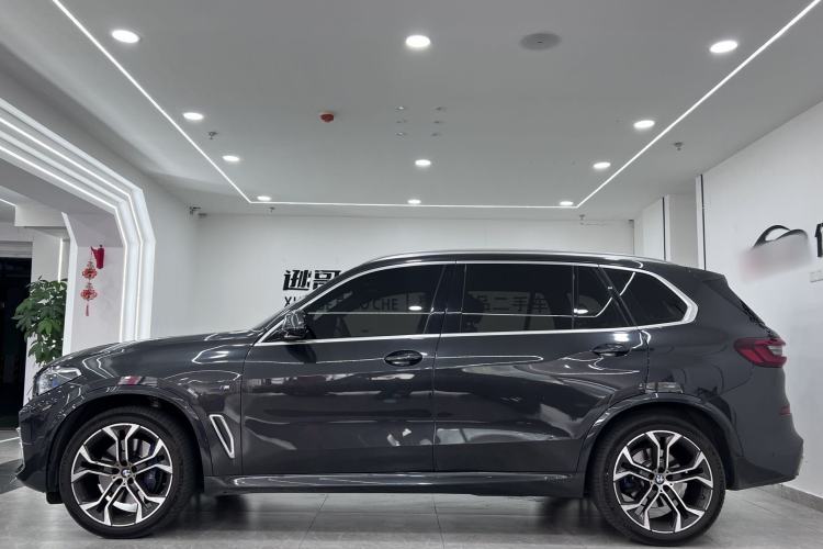 Used BMW X5 2022 Restyled xDrive 40Li Luxury Edition M Sport Package Exterior 4