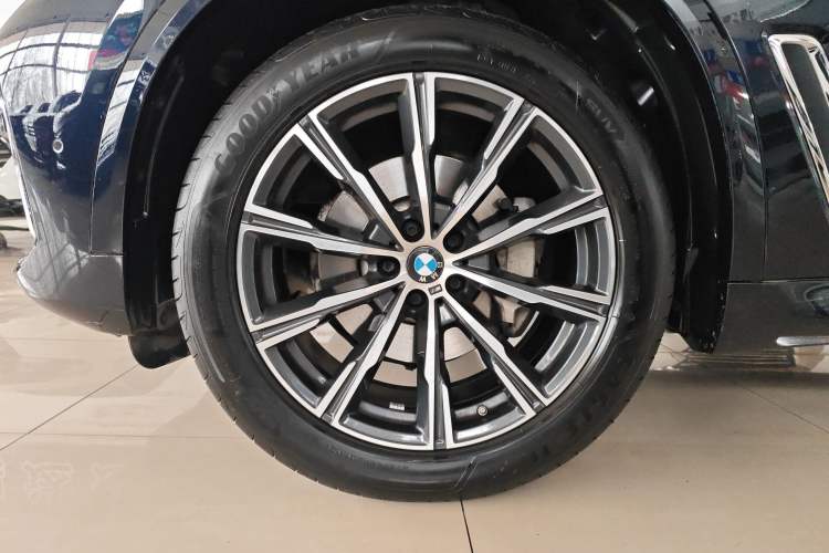 Used BMW X5 2022 Restyled xDrive 30Li Luxury Version M Sport Package Exterior 4