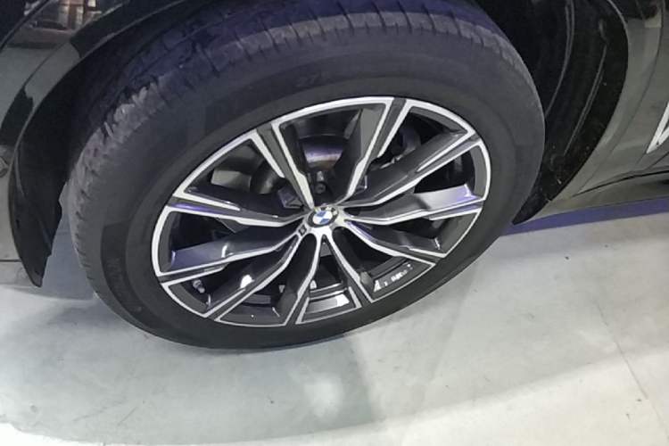 Used BMW X5 2022 Restyled xDrive 30Li M Sport Package Exterior 4