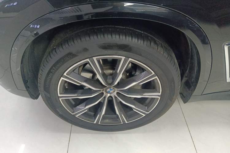 Used BMW X5 2022 Restyled xDrive 30Li Luxury Version M Sport Package Exterior 4