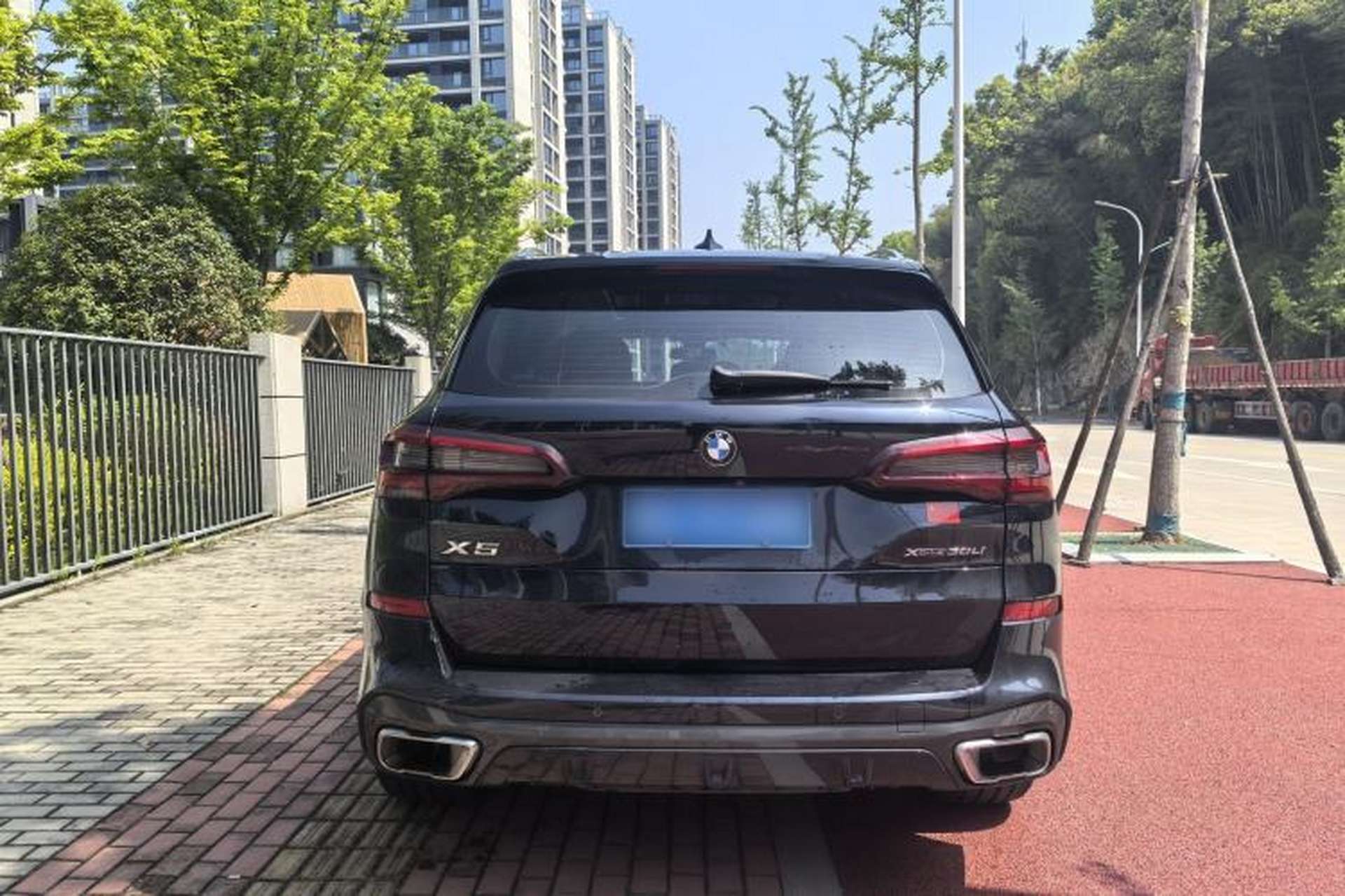 Used BMW X5 2022 xDrive 30Li Luxury M Sport Package Exterior 4