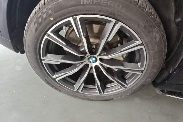 Used BMW X5 2022 xDrive 30Li Luxury M Sport Package Exterior 4