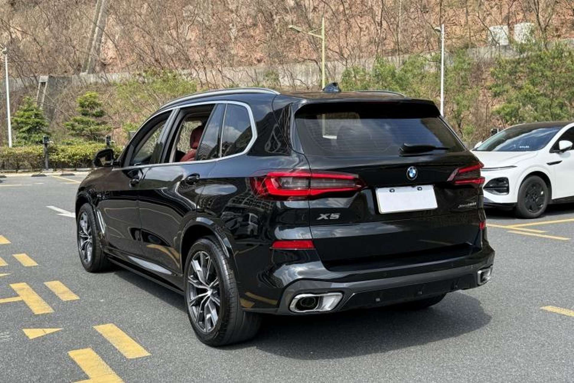 Used BMW X5 2022 Restyled xDrive 30Li Luxury Version M Sport Package Exterior 4