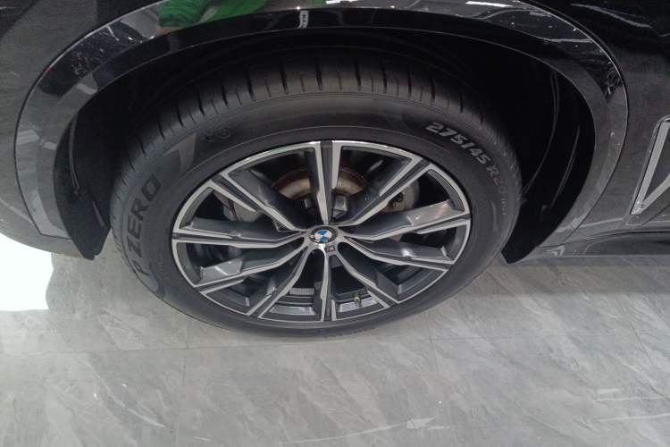 Used BMW X5 2022 Restyled xDrive 30Li Luxury Version M Sport Package Exterior 4