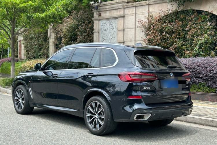 Used BMW X5 2022 Restyled xDrive 30Li Luxury Version M Sport Package Exterior 4
