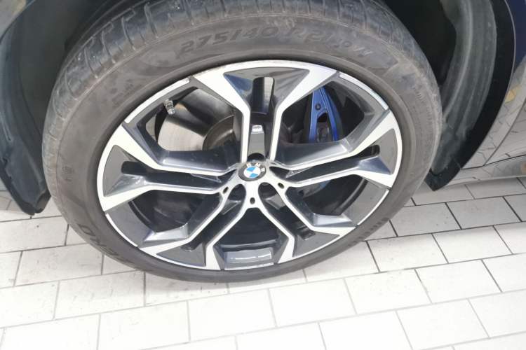Used BMW X5 2022 Restyled xDrive 40Li Luxury Edition M Sport Package Exterior 4
