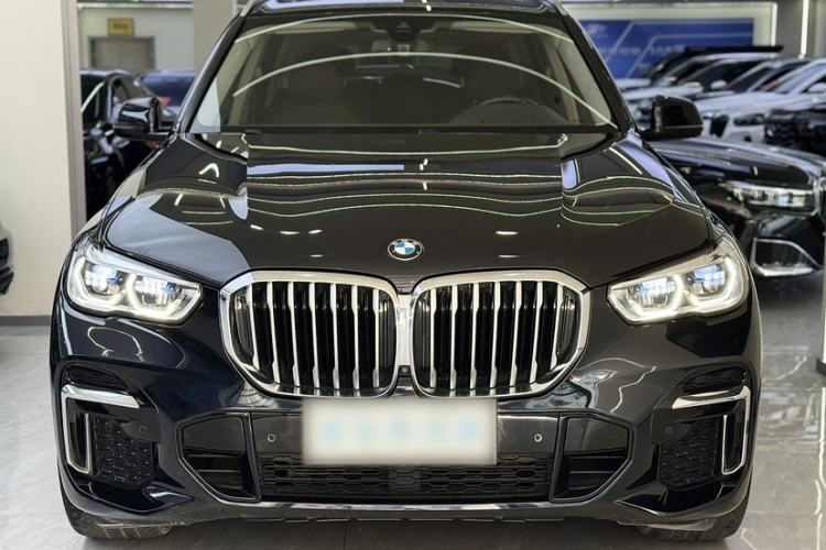 Used BMW X5 2022 Restyled xDrive 30Li Luxury Version M Sport Package Exterior 4