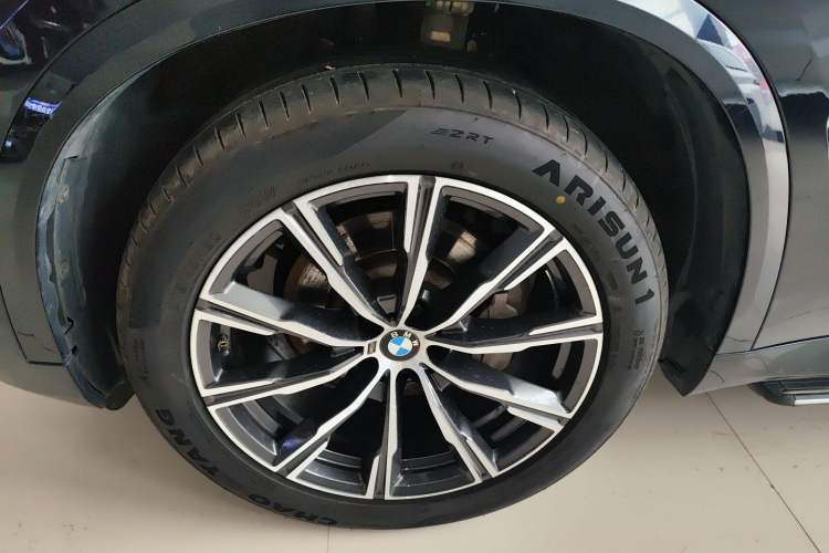 Used BMW X5 2022 Restyled xDrive 30Li Luxury Version M Sport Package Exterior 4