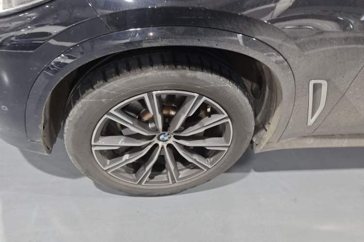 Used BMW X5 2022 xDrive 30Li Luxury M Sport Package Exterior 4