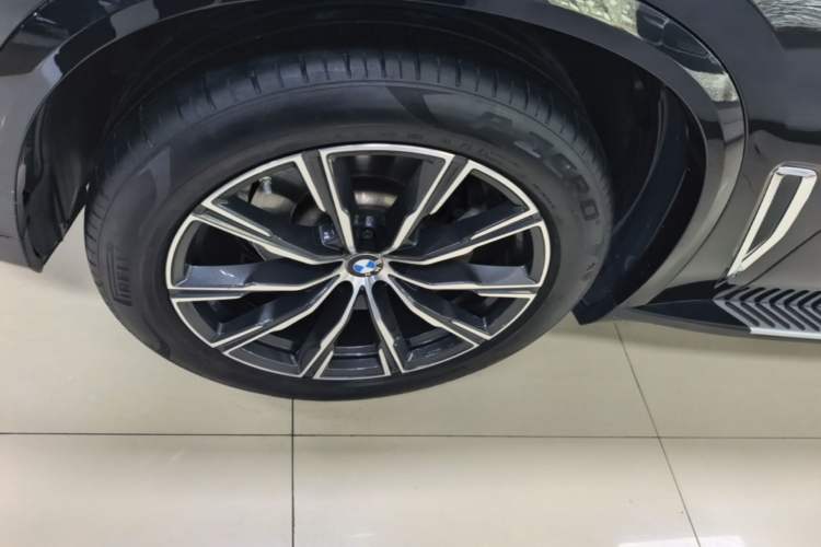 Used BMW X5 2022 Restyled xDrive 30Li Luxury Version M Sport Package Exterior 4