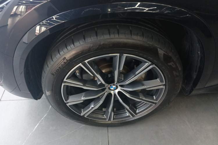 Used BMW X5 2022 Restyled xDrive 30Li Luxury Version M Sport Package Exterior 4