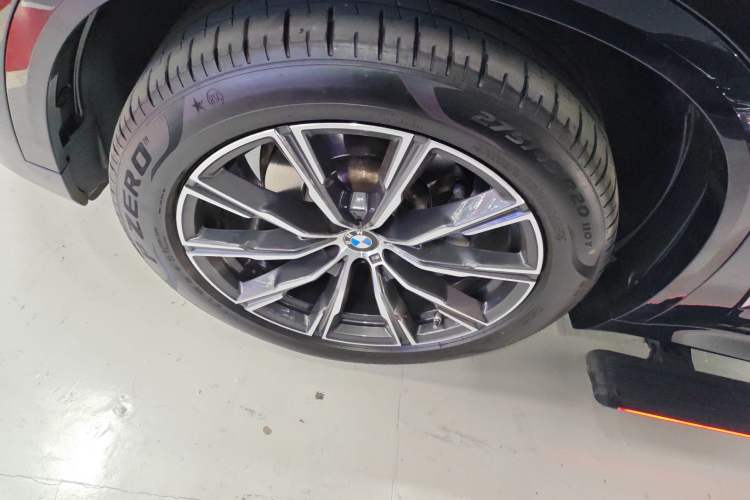Used BMW X5 2022 Restyled xDrive 30Li Luxury Version M Sport Package Exterior 4