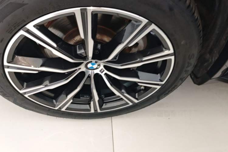 Used BMW X5 2022 xDrive30i M Sport Package Exterior 4
