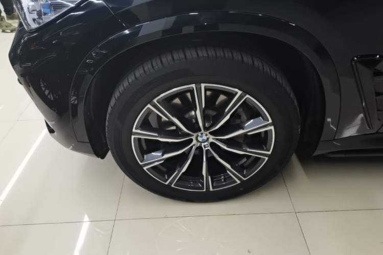 Used BMW X5 2022 Restyled xDrive 30Li Luxury Version M Sport Package Exterior 4