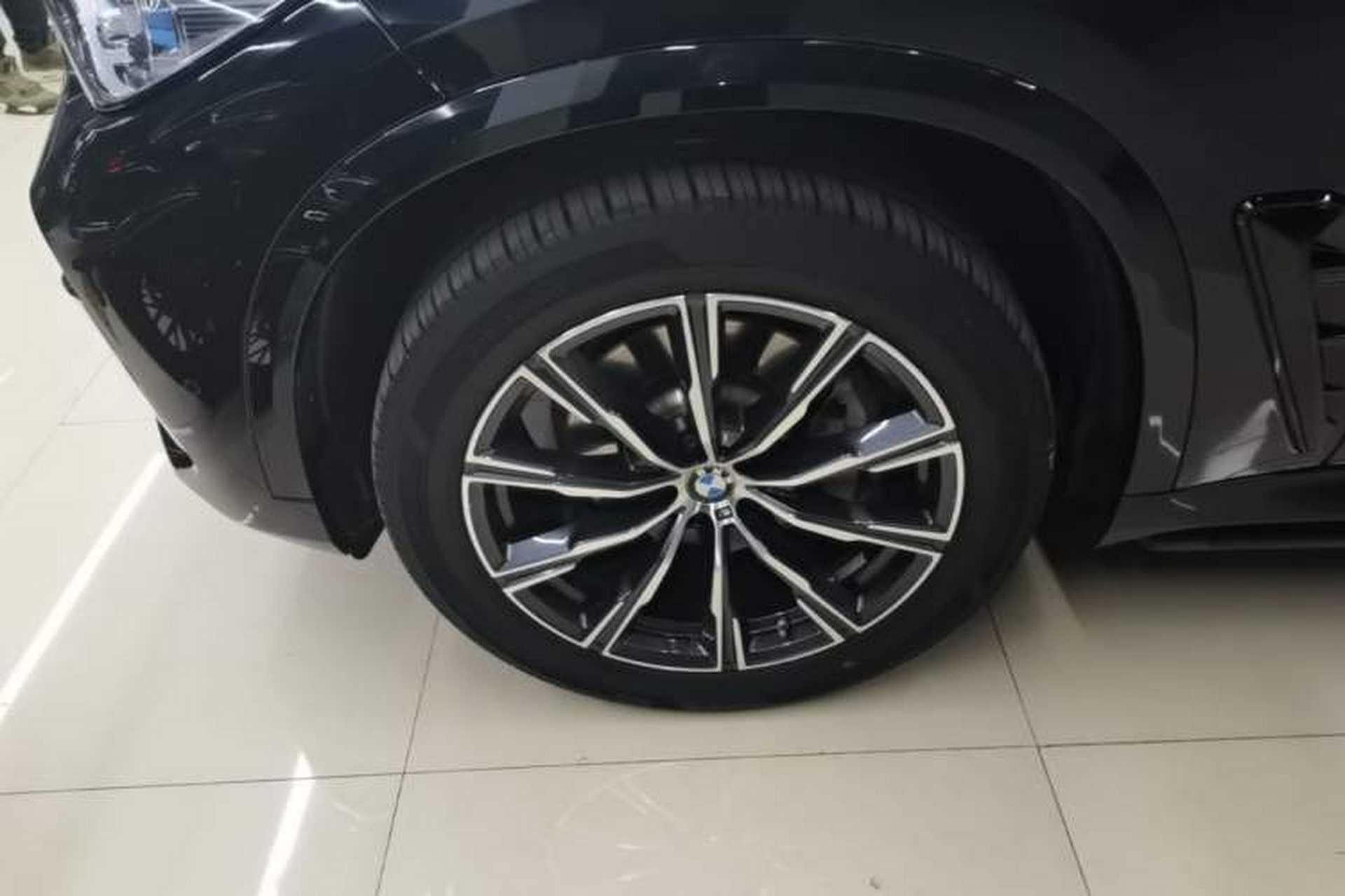 Used BMW X5 2022 Restyled xDrive 30Li Luxury Version M Sport Package Exterior 4