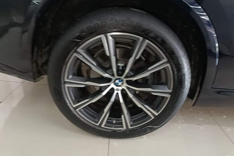 Used BMW X5 2022 Restyled xDrive 30Li M Sport Package Exterior 5