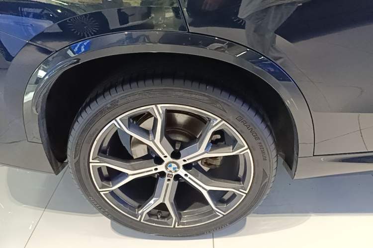 Used BMW X5 2022 xDrive 40Li M Sport Package Exterior 5