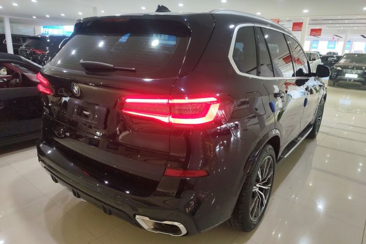 Used BMW X5 2022 Restyled xDrive 30Li Luxury Version M Sport Package Exterior 5