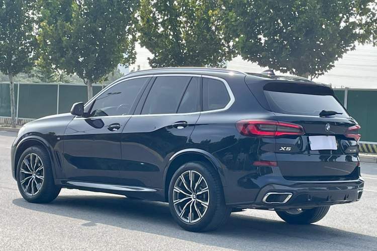 Used BMW X5 2022 xDrive30i M Sport Package Exterior 5