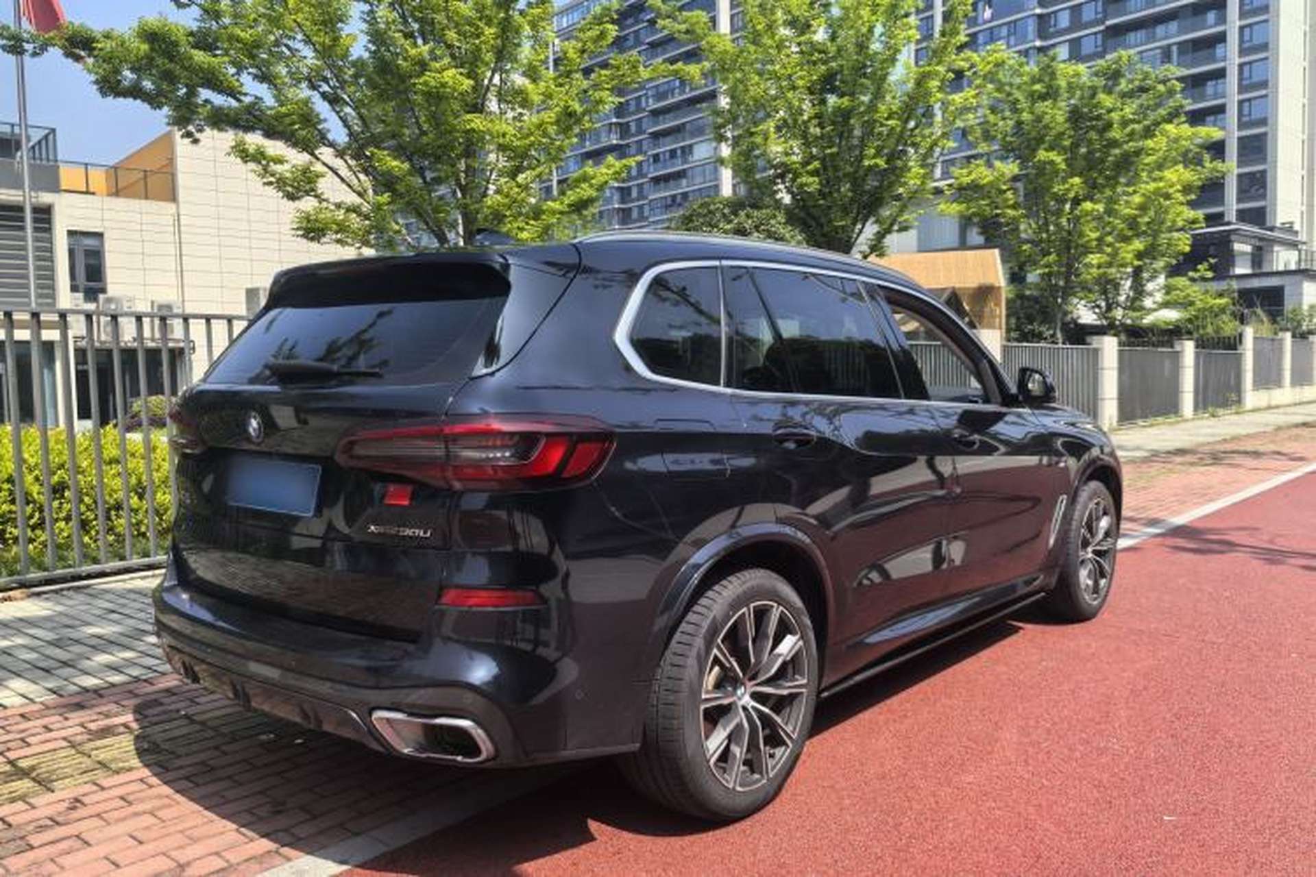 Used BMW X5 2022 xDrive 30Li Luxury M Sport Package Exterior 5
