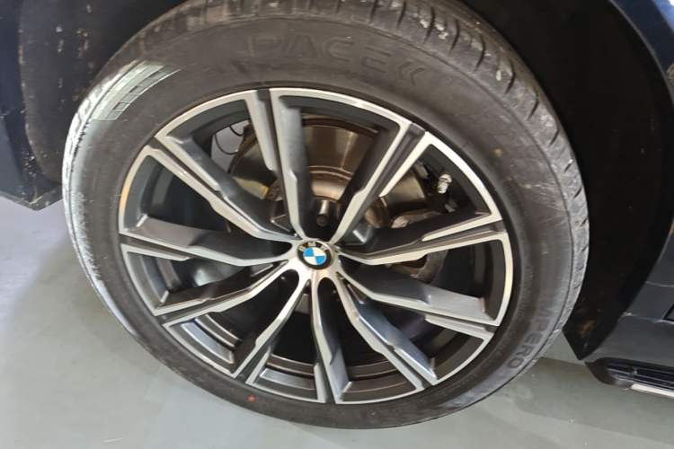 Used BMW X5 2022 xDrive 30Li Luxury M Sport Package Exterior 5