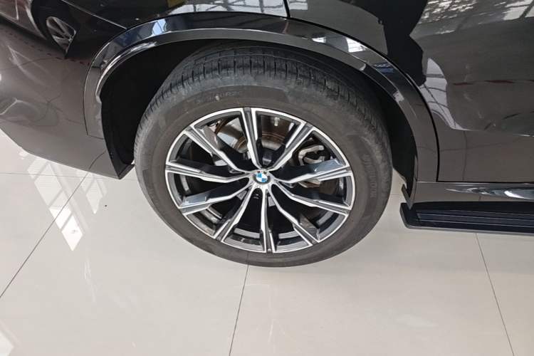 Used BMW X5 2022 xDrive 30Li Luxury M Sport Package Exterior 5
