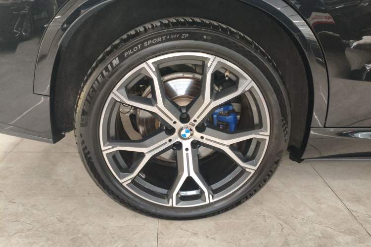 Used BMW X5 2022 xDrive40i Luxury Edition M Sport Package Exterior 5
