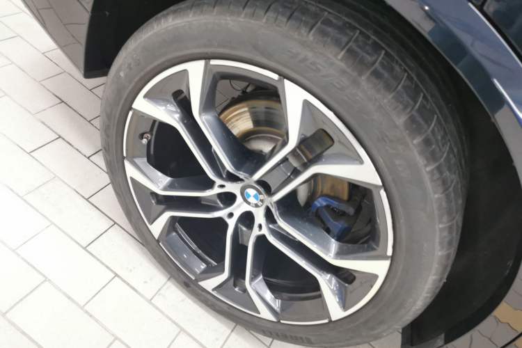 Used BMW X5 2022 Restyled xDrive 40Li Luxury Edition M Sport Package Exterior 5