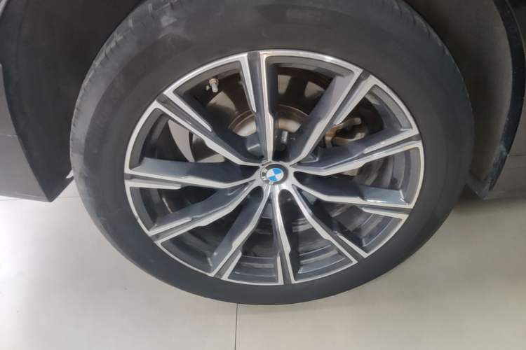 Used BMW X5 2022 Restyled xDrive 30Li Luxury Version M Sport Package Exterior 5