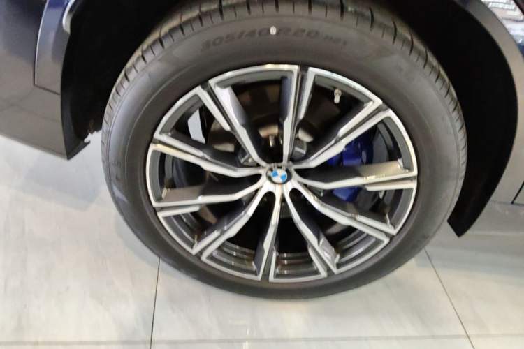Used BMW X5 2022 Restyled xDrive 30Li Luxury Version M Sport Package Exterior 5