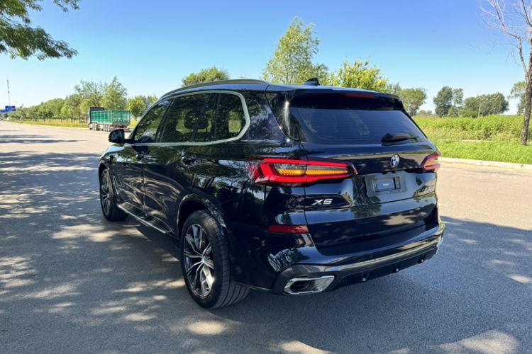 Used BMW X5 2022 Restyled xDrive 30Li Luxury Version M Sport Package Exterior 5