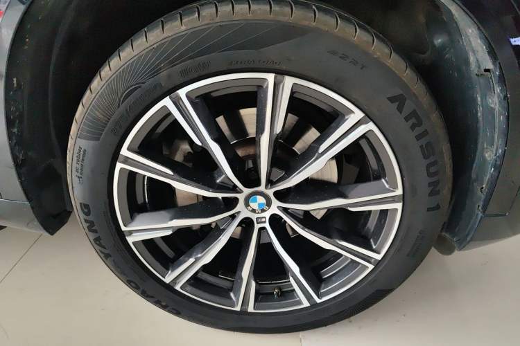 Used BMW X5 2022 Restyled xDrive 30Li Luxury Version M Sport Package Exterior 5