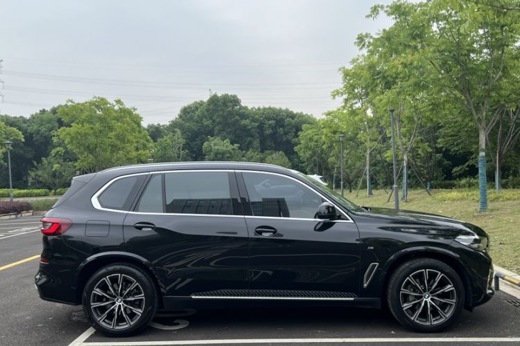 Used BMW X5 2022 xDrive 30Li M Sport Package Exterior 5