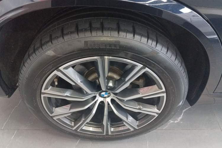 Used BMW X5 2022 Restyled xDrive 30Li Luxury Version M Sport Package Exterior 5