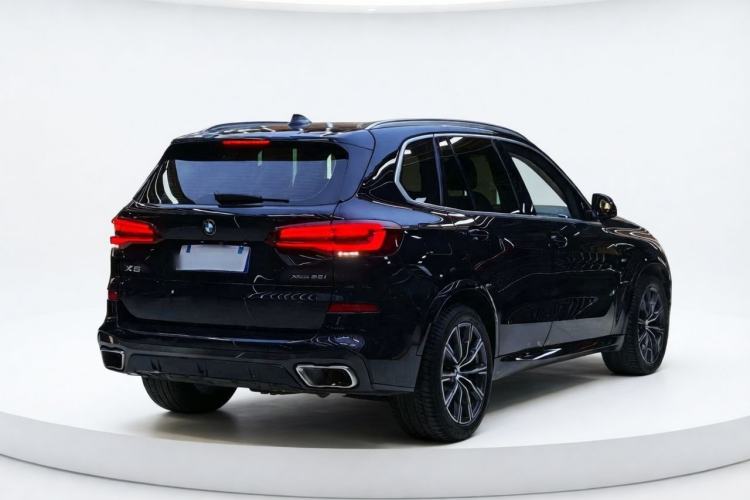 Used BMW X5 2022 xDrive30i M Sport Package Exterior 5
