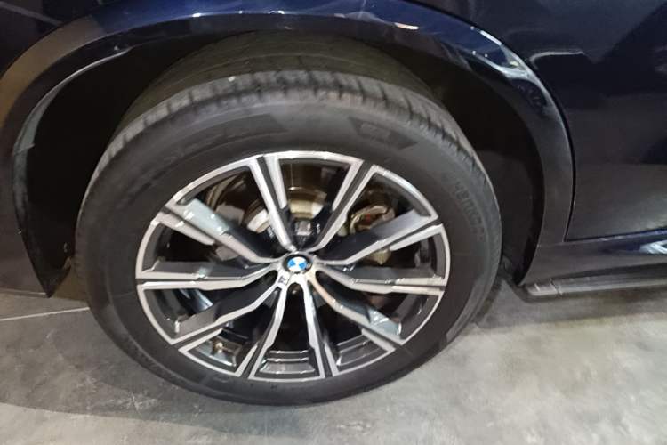Used BMW X5 2022 xDrive30i M Sport Package Exterior 5