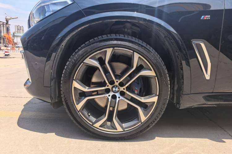 Used BMW X5 2022 Restyled xDrive 40Li Luxury Edition M Sport Package Exterior 6