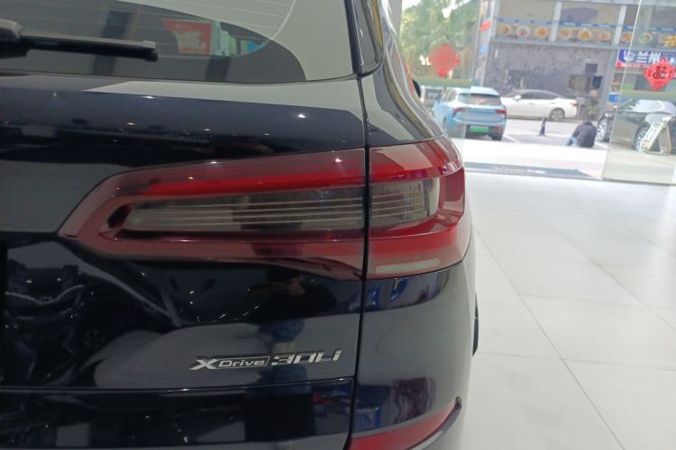 Used BMW X5 2022 Restyled xDrive 30Li Luxury Version M Sport Package Exterior 6