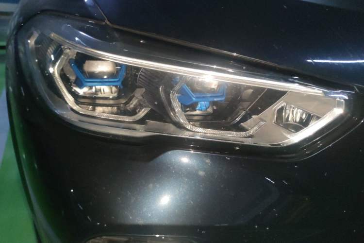 Used BMW X5 2022 Restyled xDrive 30Li Luxury Version M Sport Package Exterior 6
