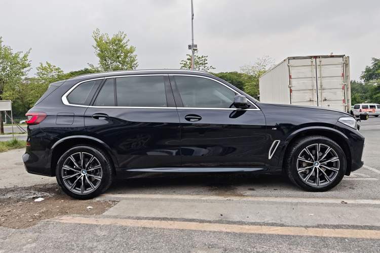 Used BMW X5 2022 Restyled xDrive 30Li M Sport Package Exterior 6